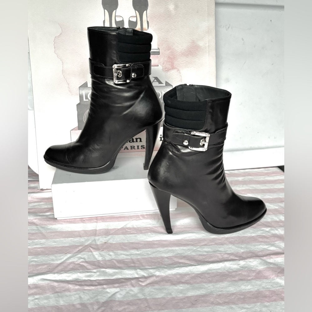 Stuart Weitzman Buckeroo Black Leather Single Buckle High Heeled Booties Size 9